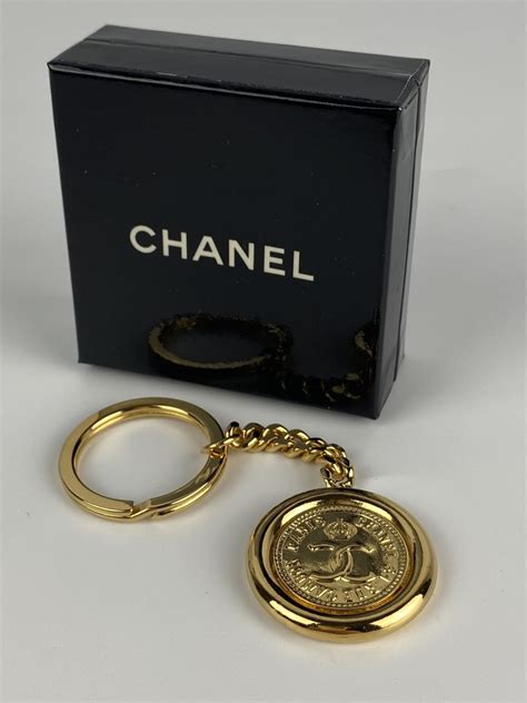 porte clé chanel pas cher|chanel boutique petite.